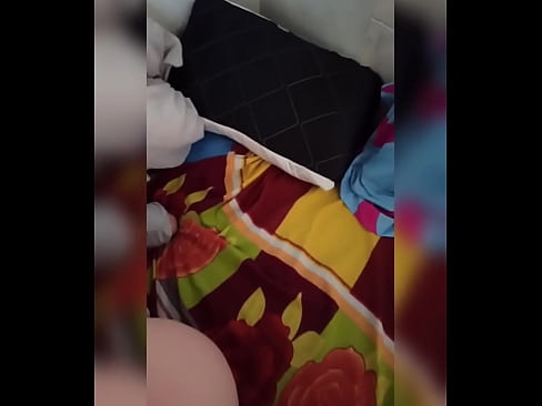 ❤️ מיין צימערמאן בלײַבט אליין אין שטוב ווייל איר מאן גייט אויף וואקאציע און איך נעם די געלעגנהייט איר צו פאקן און אנפילן איר טאָכעס מיט מילך ❤️ שווער פּאָרן ביי אונדז yi.passionateembracespotlight.ru ❤